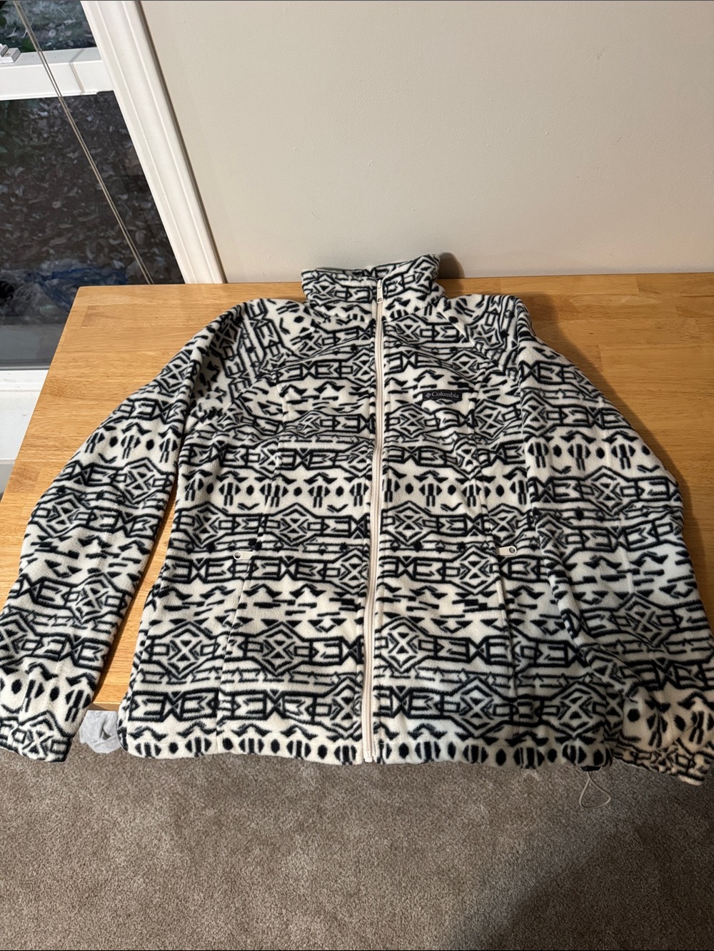 Cozy Black & White Patterned Teddy Jacket - Women's Zip Front